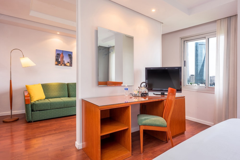 Premium Room, 1 Queen Bed (with Living Room)