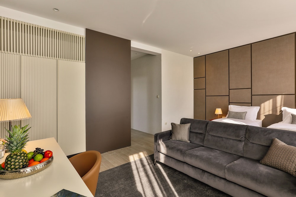 Deluxe Double or Twin Room, Balcony - Photo 5