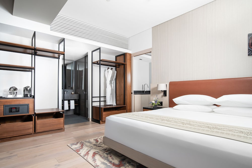 Suite (Regency)