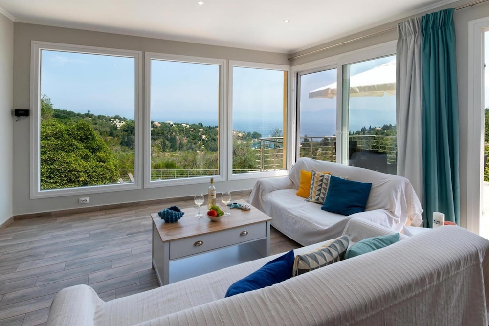 Villa photo 1