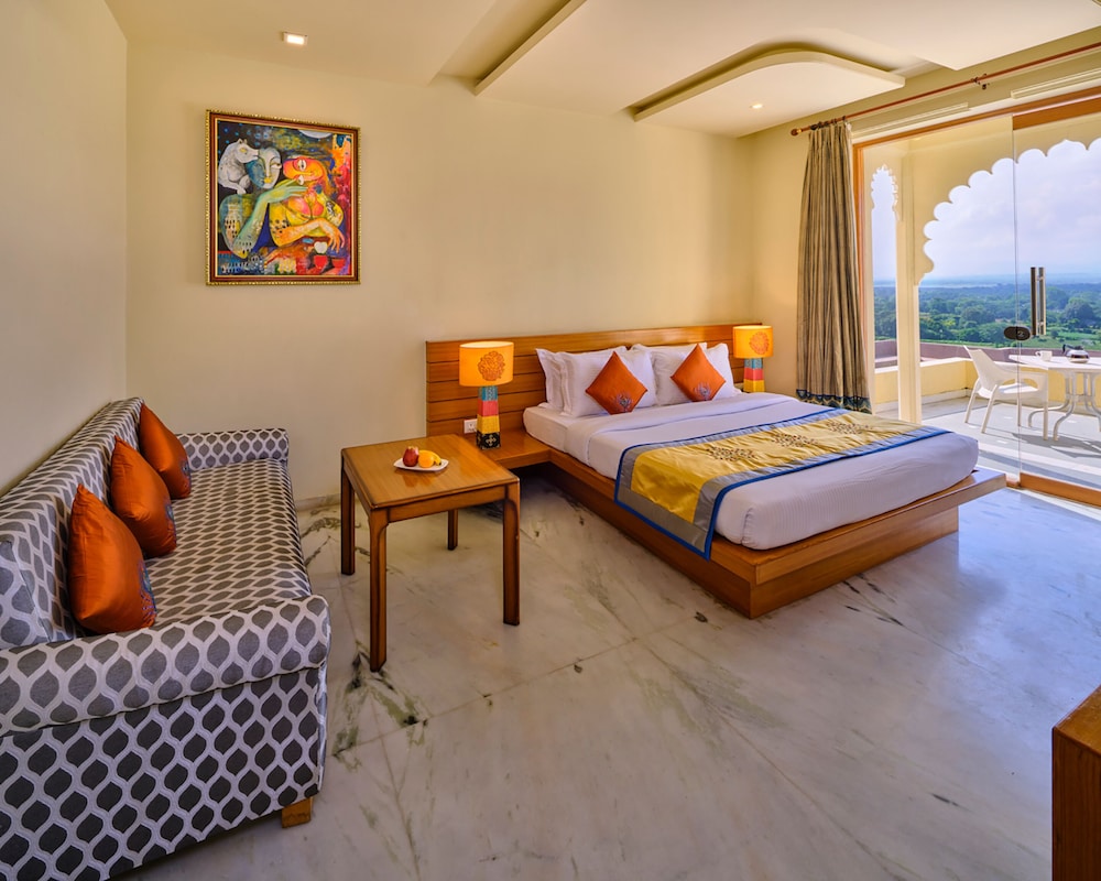 Deluxe Room with Private Balcony photo 2