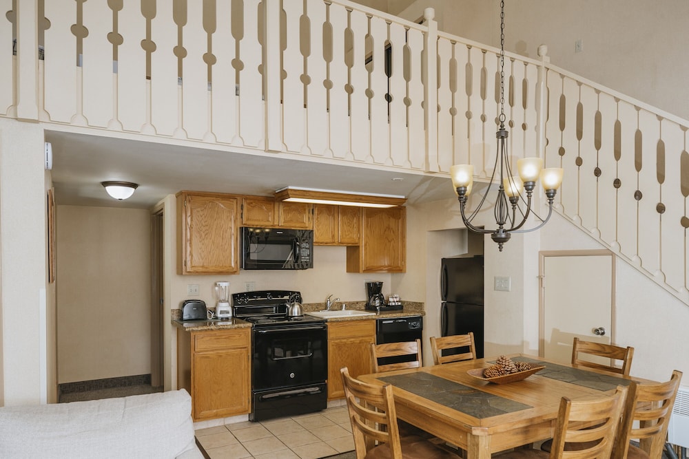 Condo, 1 Bedroom (One Bedroom with Loft Condominium) - Photo 3