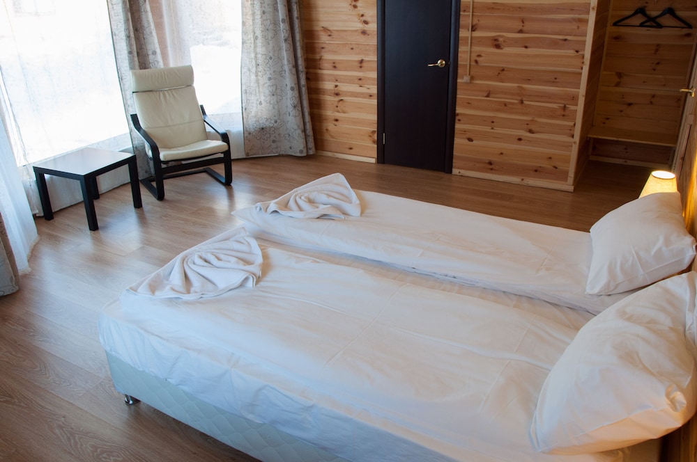 Superior Twin Room, 2 Twin Beds, Patio, Park View photo 1