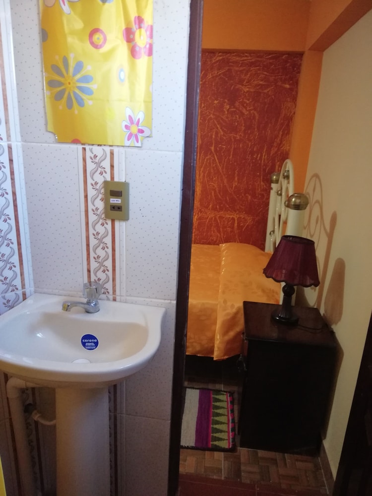 Twin Room, 2 Twin Beds, Private Bathroom photo 2