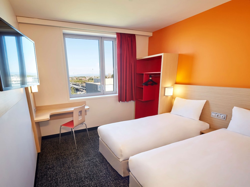 Standard Room, 2 Twin Beds - Photo 2