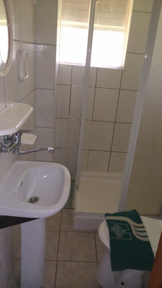 Single Room, Shared Bathroom photo 3