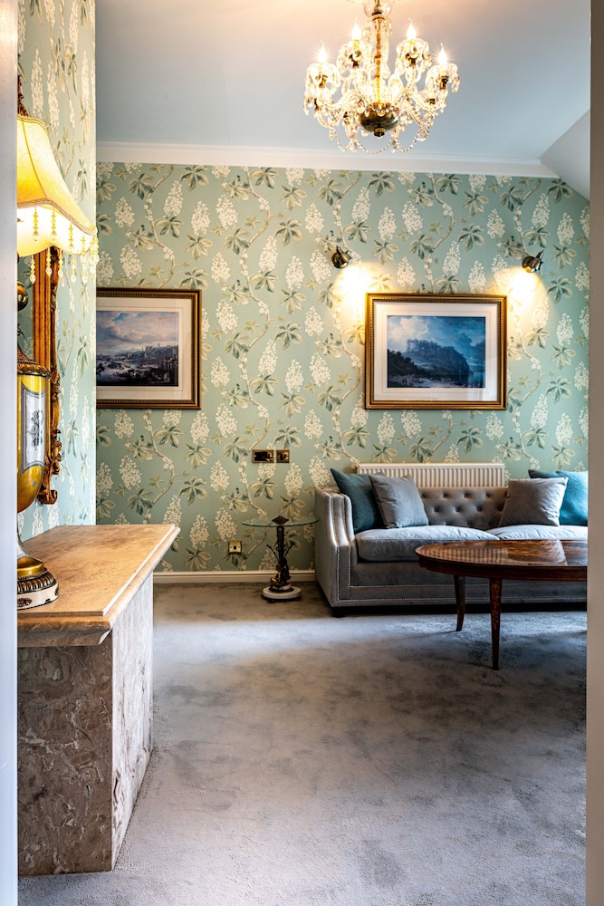 One Bedroom Suite - Photo 2