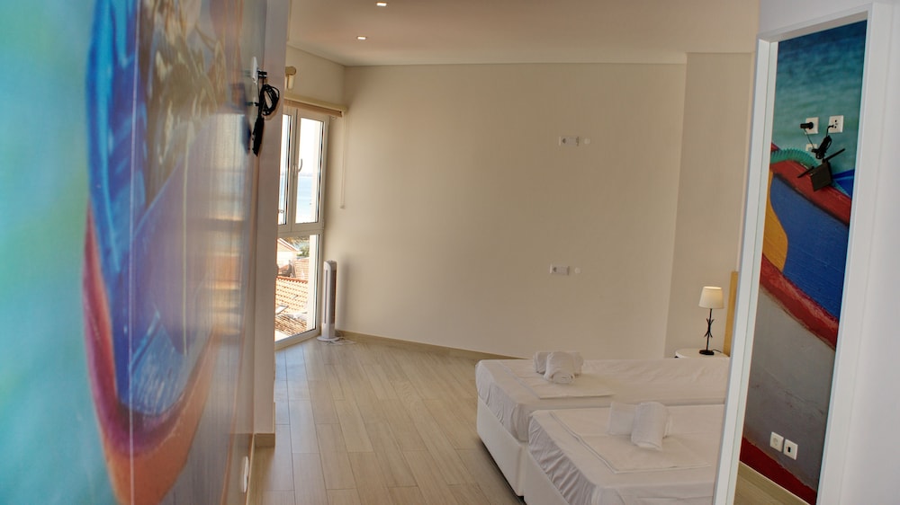 Twin Room, 2 Twin Beds, Private Bathroom, Sea Facing photo 3