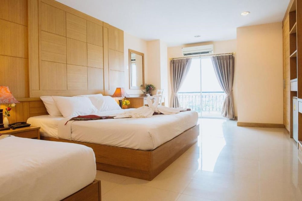 Deluxe Triple Room photo 3