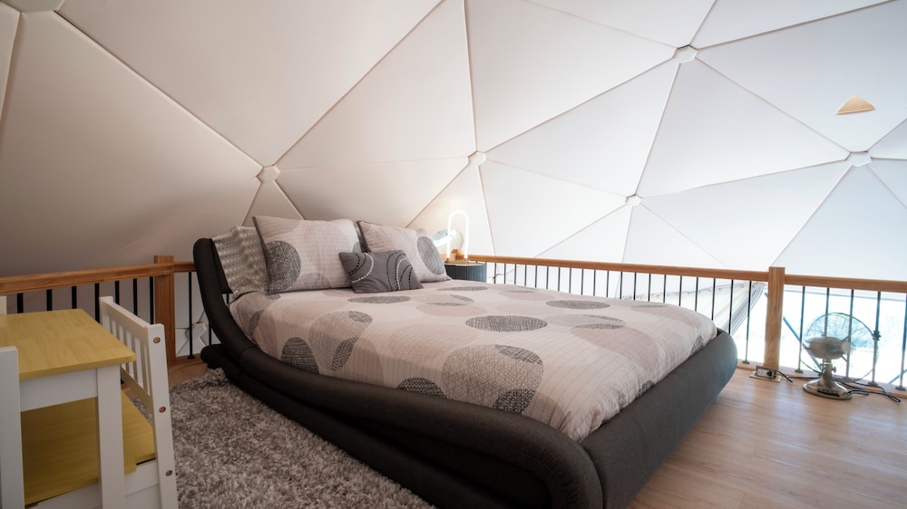 Luxury dome, lake view photo 2