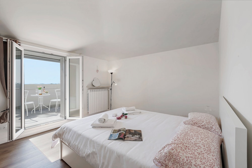 Family Apartment, Multiple Bedrooms (Matta Apartment 400m From The Lake)