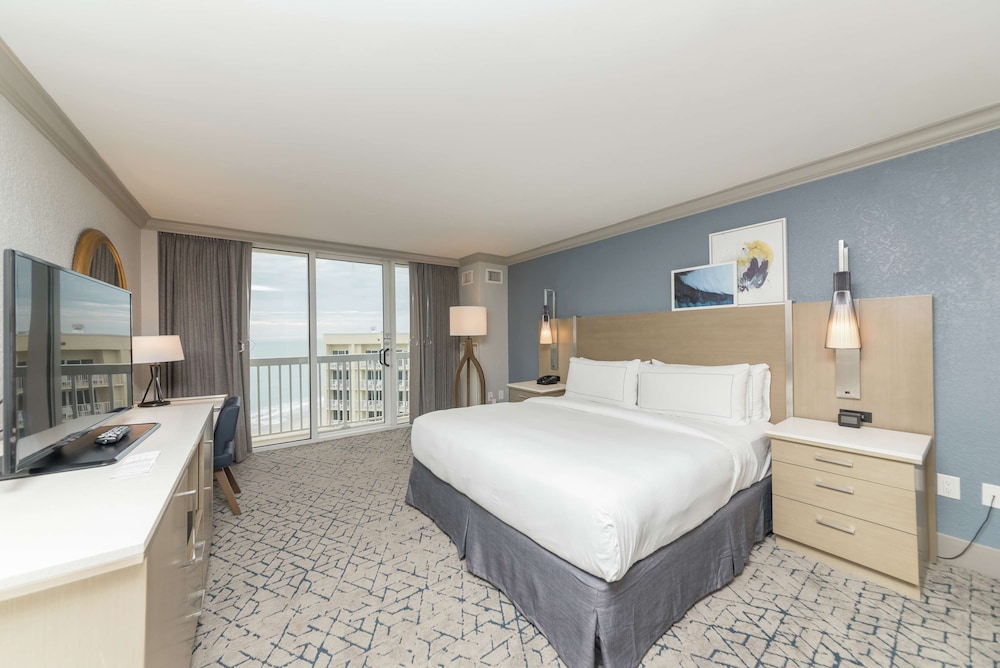 King Bed accessible ocean front view w/ roll-in shower photo 3