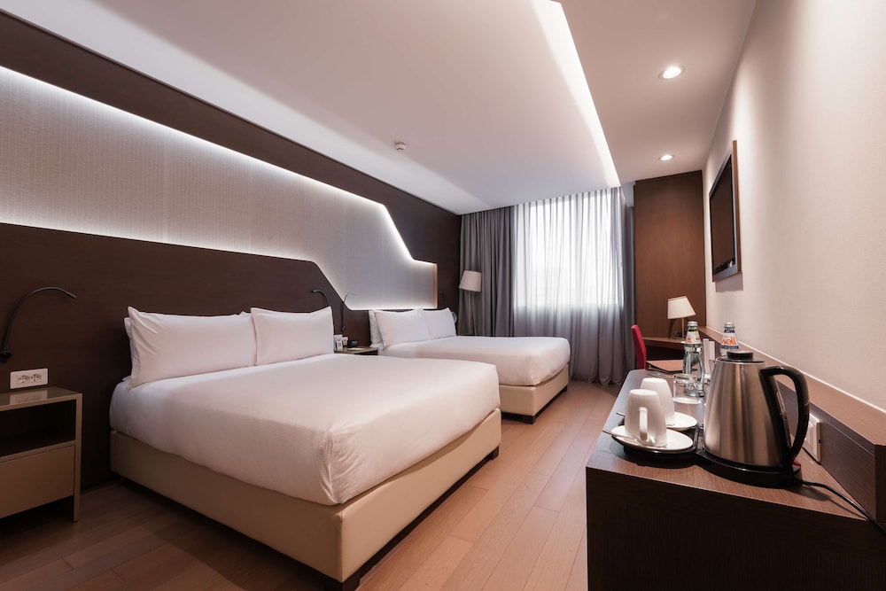 Family Room, 2 Queen Beds (Deluxe) photo 1
