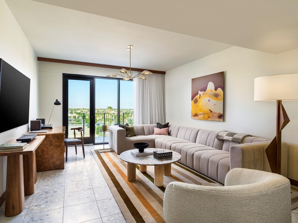 Suite (Canyon Upper Stories)
