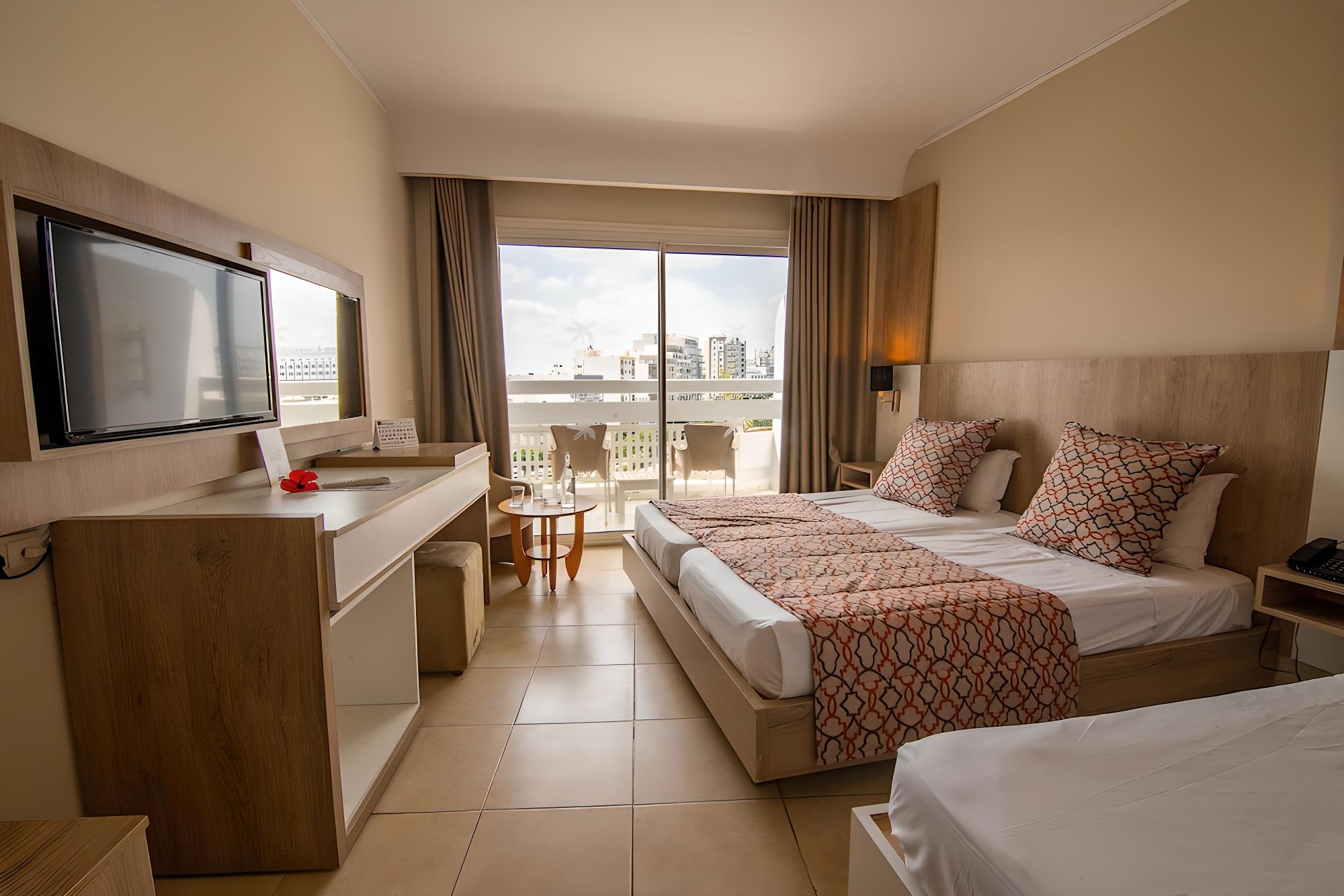 Standard Quadruple Room, City View photo 3