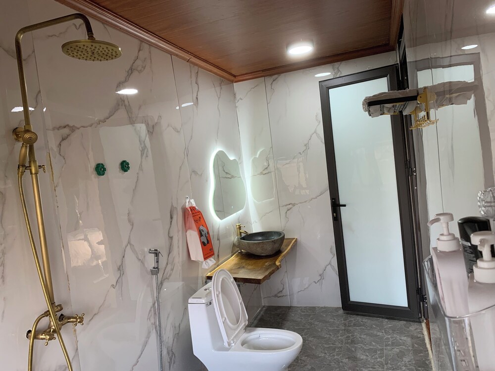 Premium Quadruple Room, 2 Queen Beds, Valley View photo 3