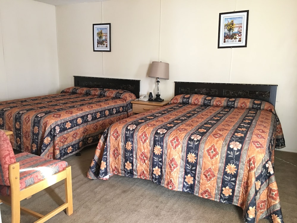 Economy Double Room, 2 Queen Beds photo 1