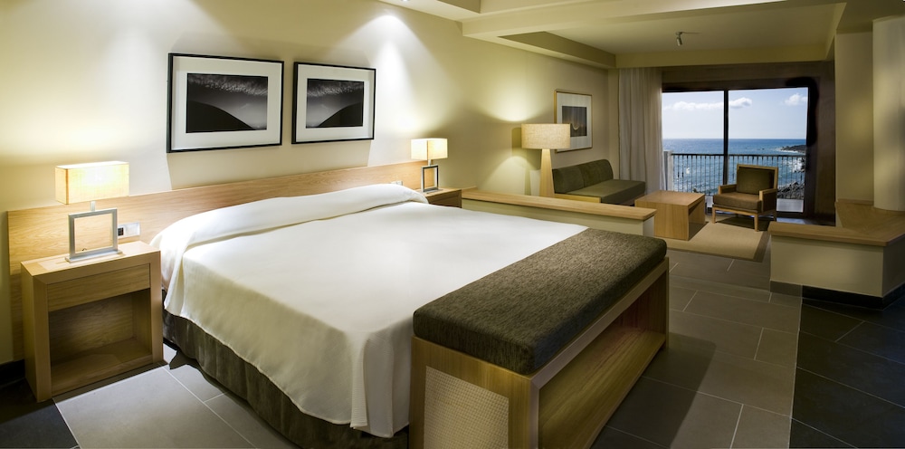 Junior Suite, Partial Sea View (2 Adults And 1 Child) photo 2
