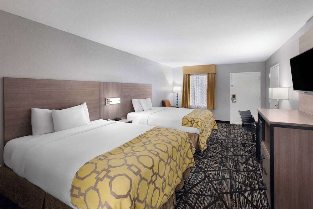Standard Room, 2 Queen Beds - Photo 3