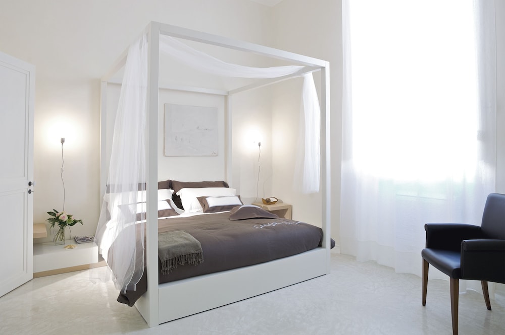 Deluxe Room, 1 Queen Bed, Non Smoking, Ensuite photo 1