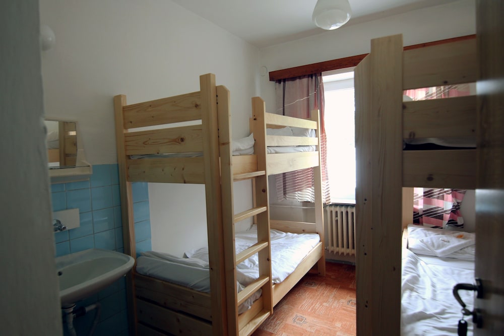 Economy Quadruple Room photo 2