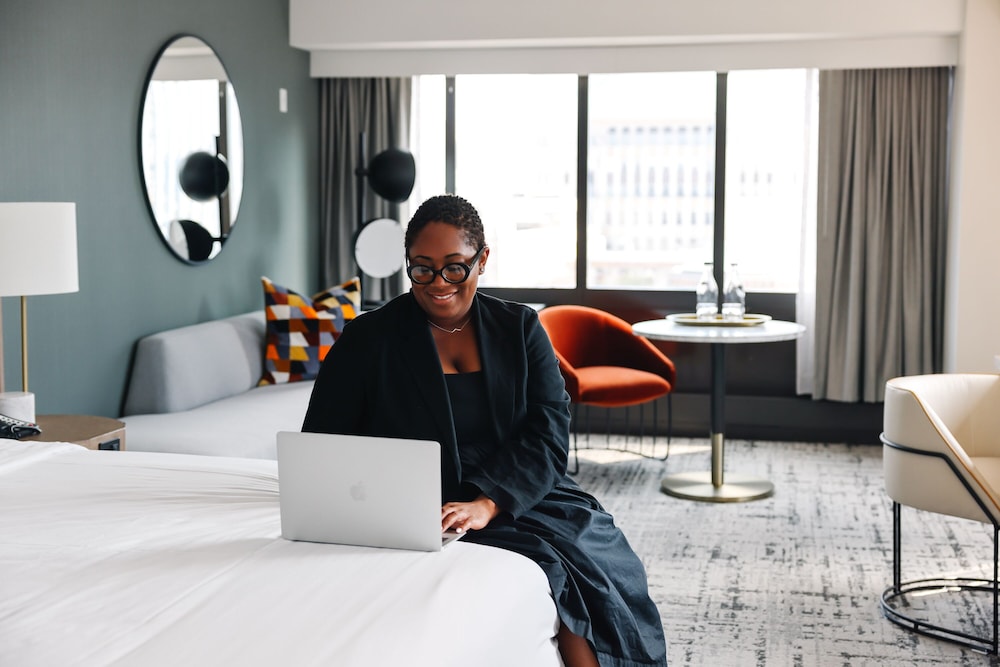 Grand Room, 1 King Bed (Chicago Skyline View) - Photo 4