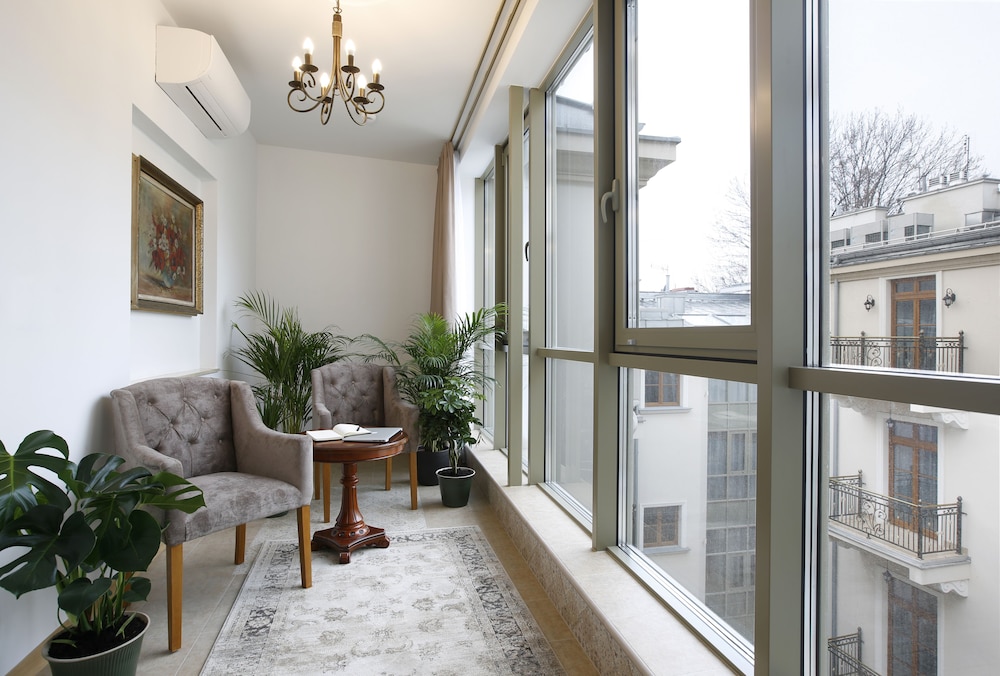 Apartment with Orangery - Photo 3
