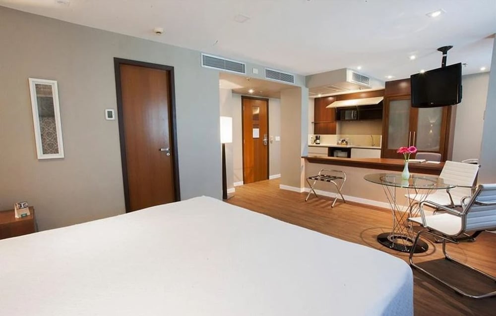Traditional Studio Suite