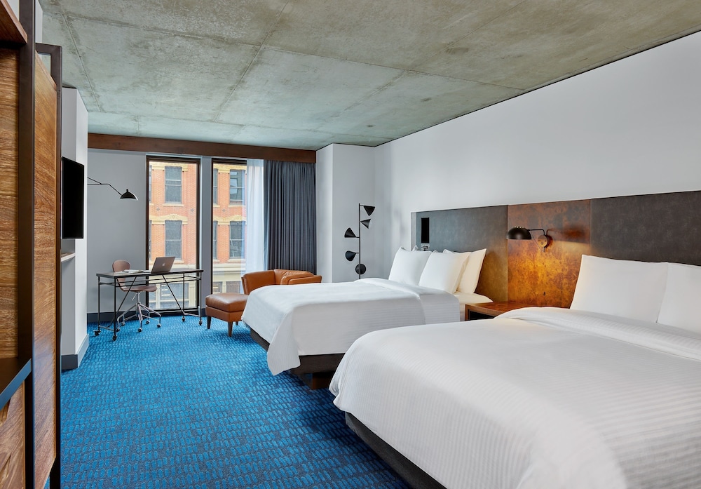 Suite, 2 Queen Beds (Innovator)