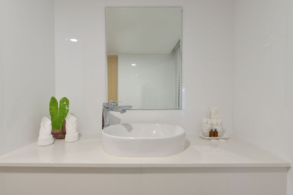1 Bed Room Suite with Living area - Photo 10