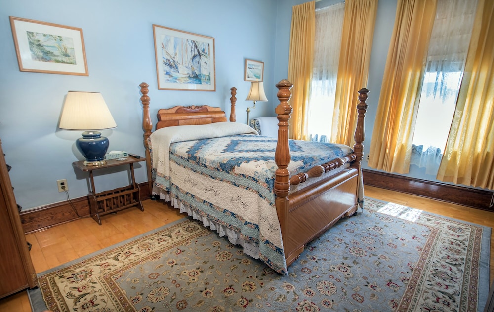 Double Room, (Two Bedroom Suite 220-222) photo 3