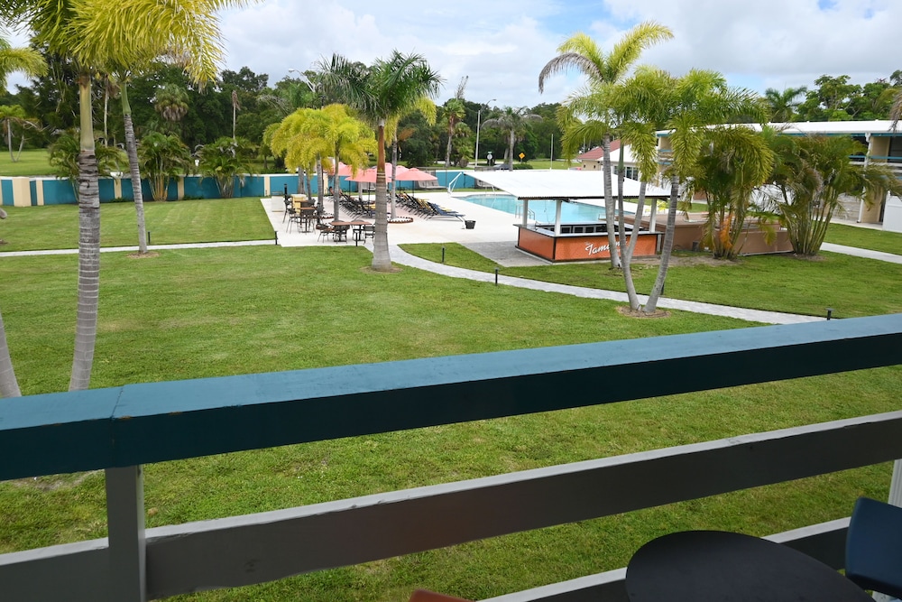 Premium Room, 1 King Bed, Balcony/Patio Pool View - Photo 9