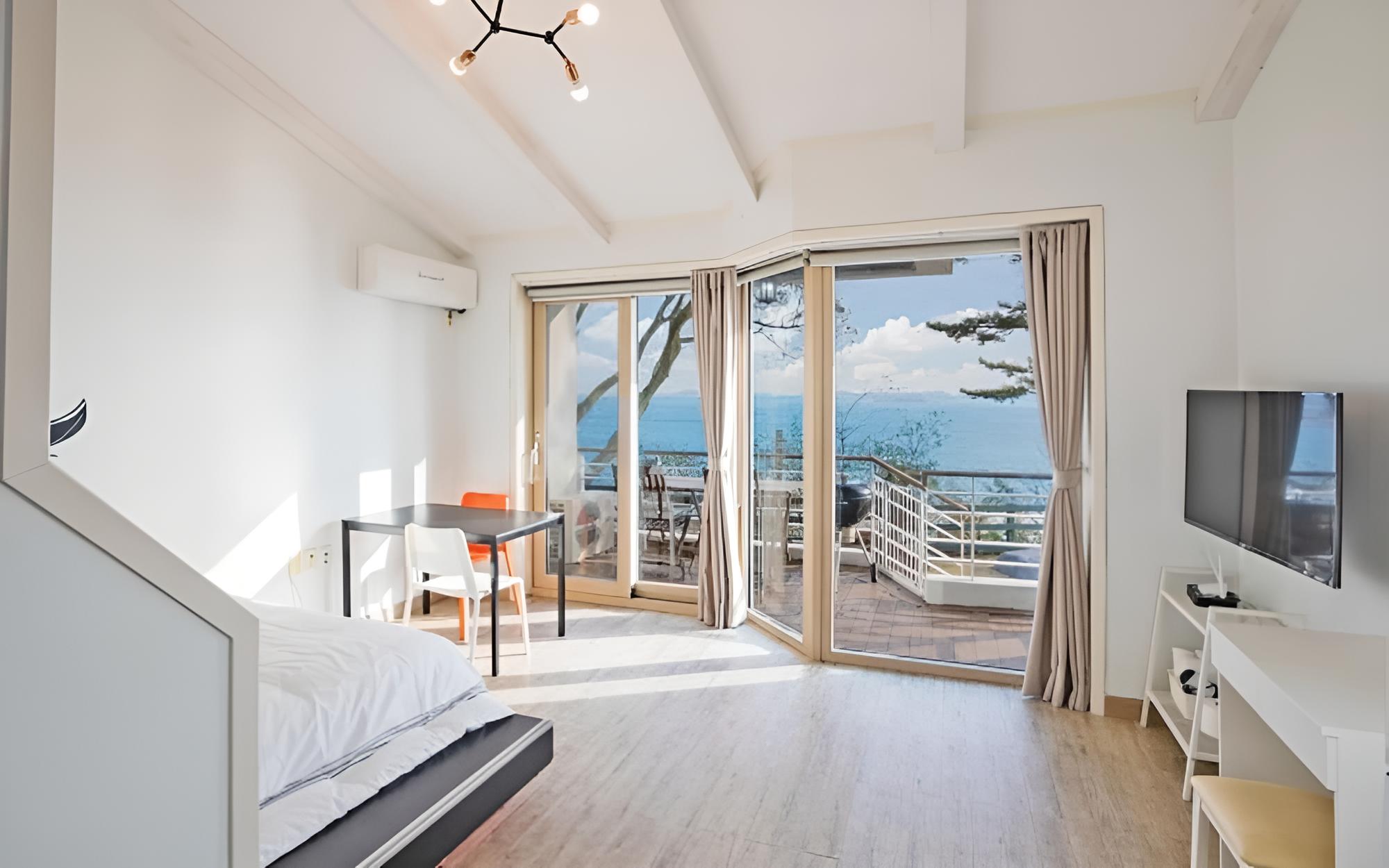 Room (Ariel (1F))