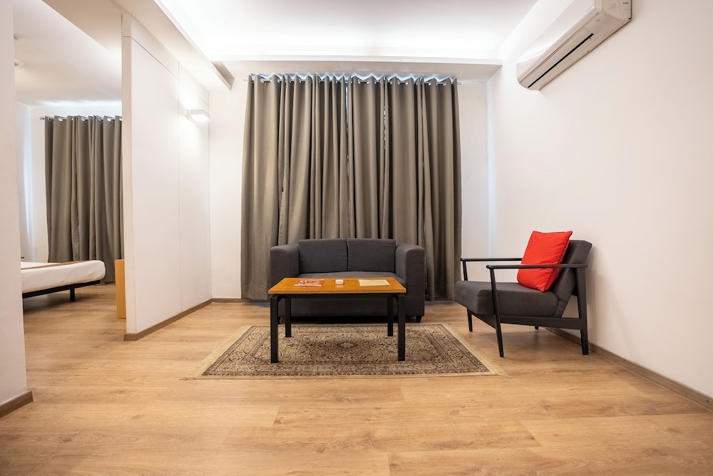 Suite - Photo 8