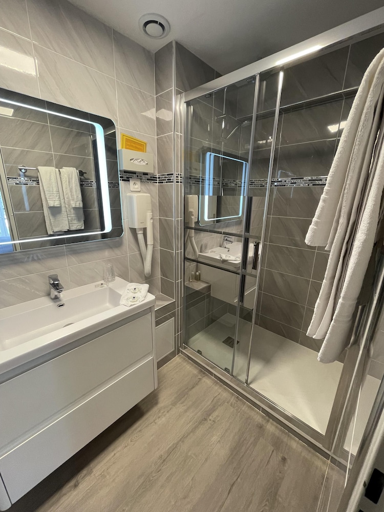 Comfort Double Room, Ensuite (Chambre Confort) - Photo 4