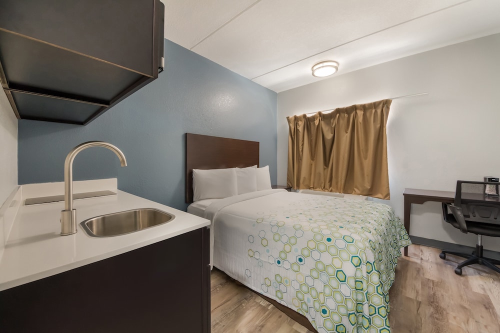 Studio, 1 Queen Bed, Non Smoking, Kitchenette - Photo 4