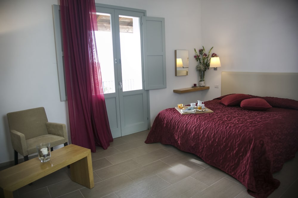 Double or Twin Room - Photo 6