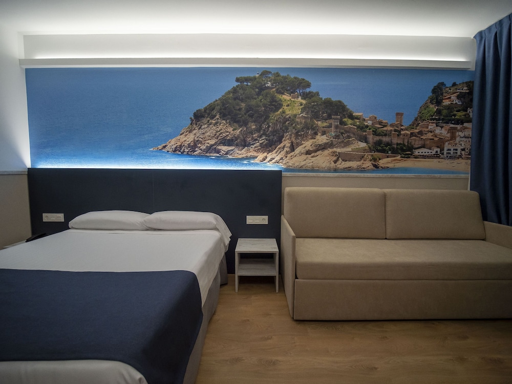 Superior Quadruple Room (3 adults + 1 children)