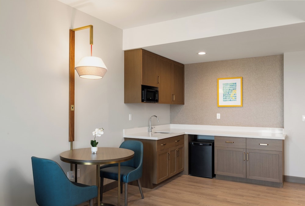 Suite, 1 Bedroom - Photo 5