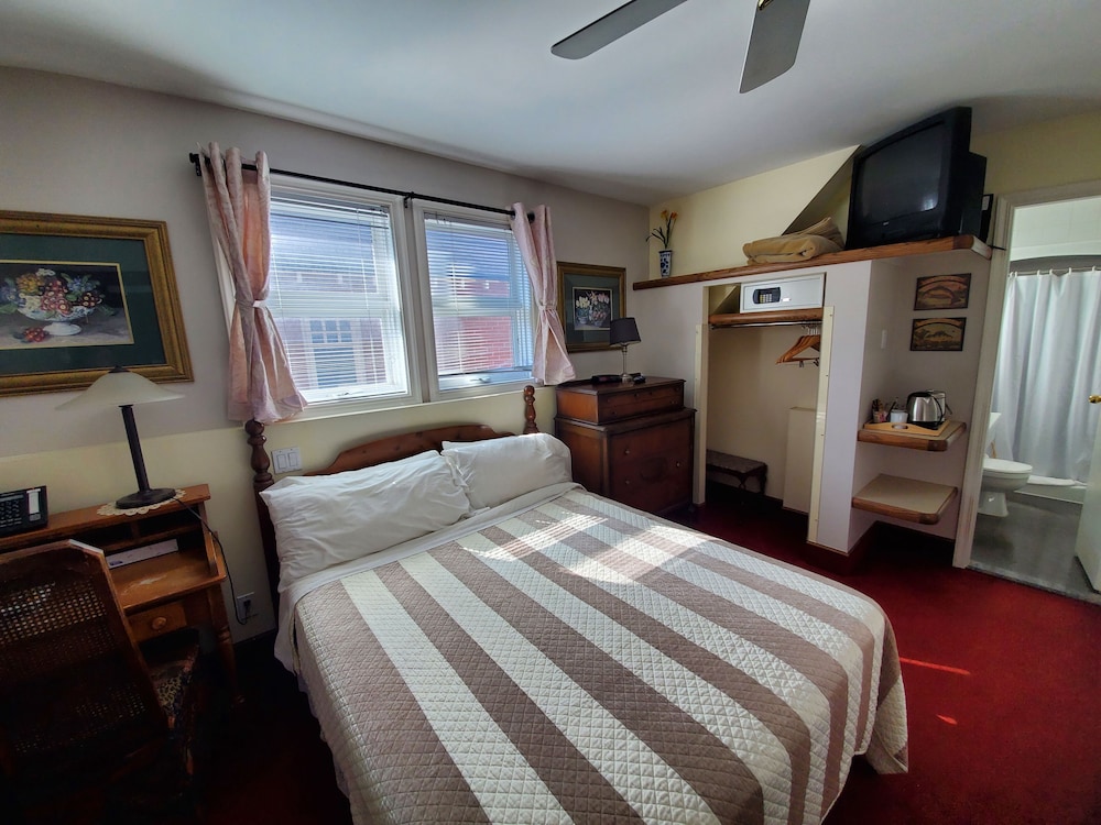 Standard Room (Bed Type Assigned by Hotel At Time of Booking Based on Availability)