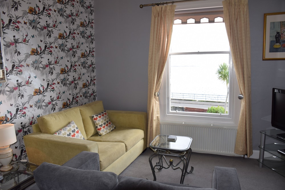 Basic Apartment, Private Bathroom, Beach View (4 St Ninian’s Bay)