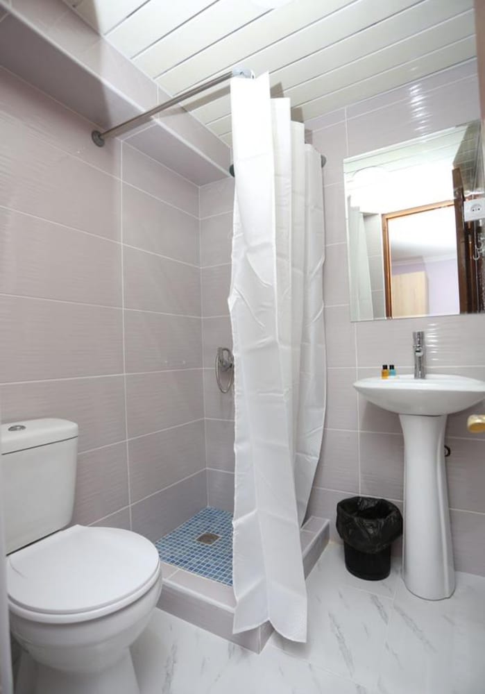 Standard Twin Room, 2 Twin Beds, Non Smoking photo 2