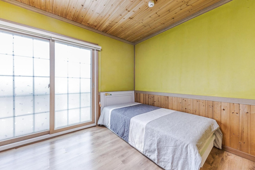 Basic Room, 2 Bedrooms (201) photo 3