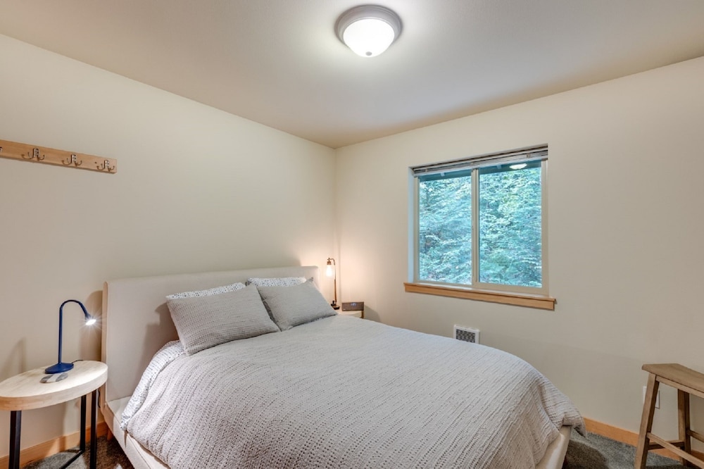 Cabin (2 Bedrooms)