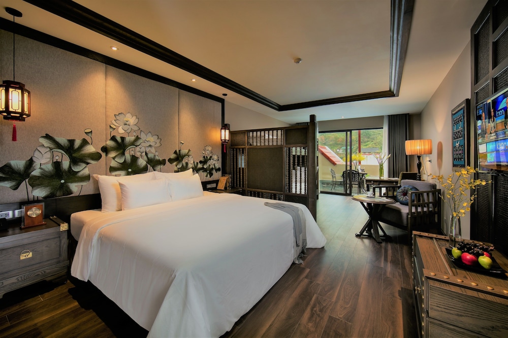 Family Suite, Balcony, Mountain View photo 1