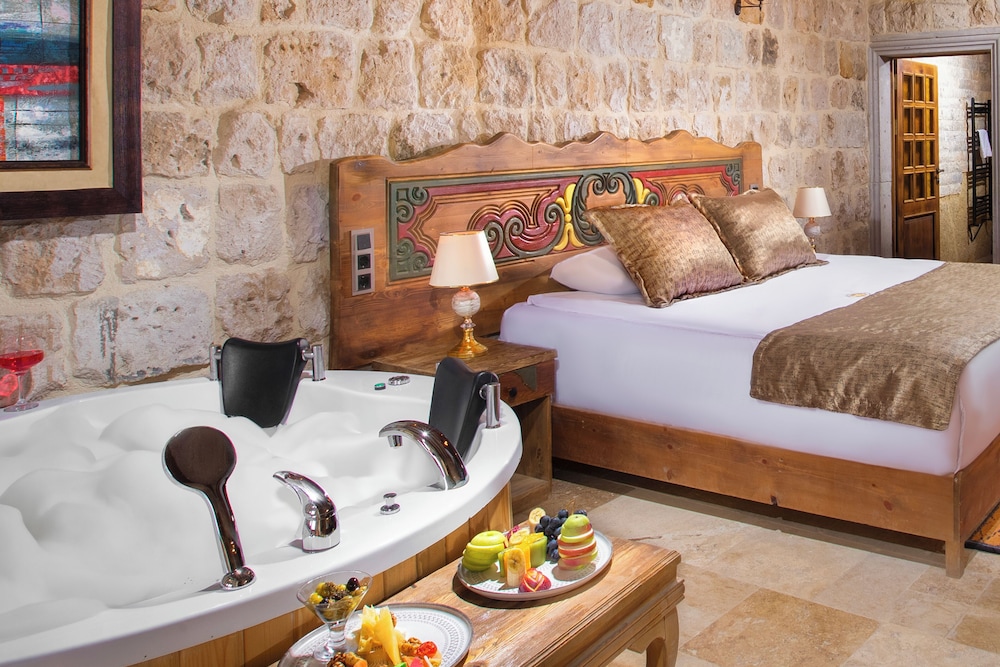 Honeymoon Room, Terrace, City View - Photo 7