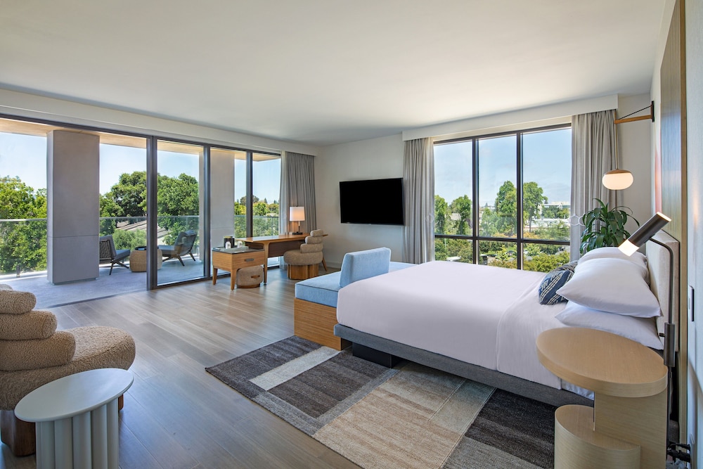 Deluxe Room, 1 King Bed (Terrace)