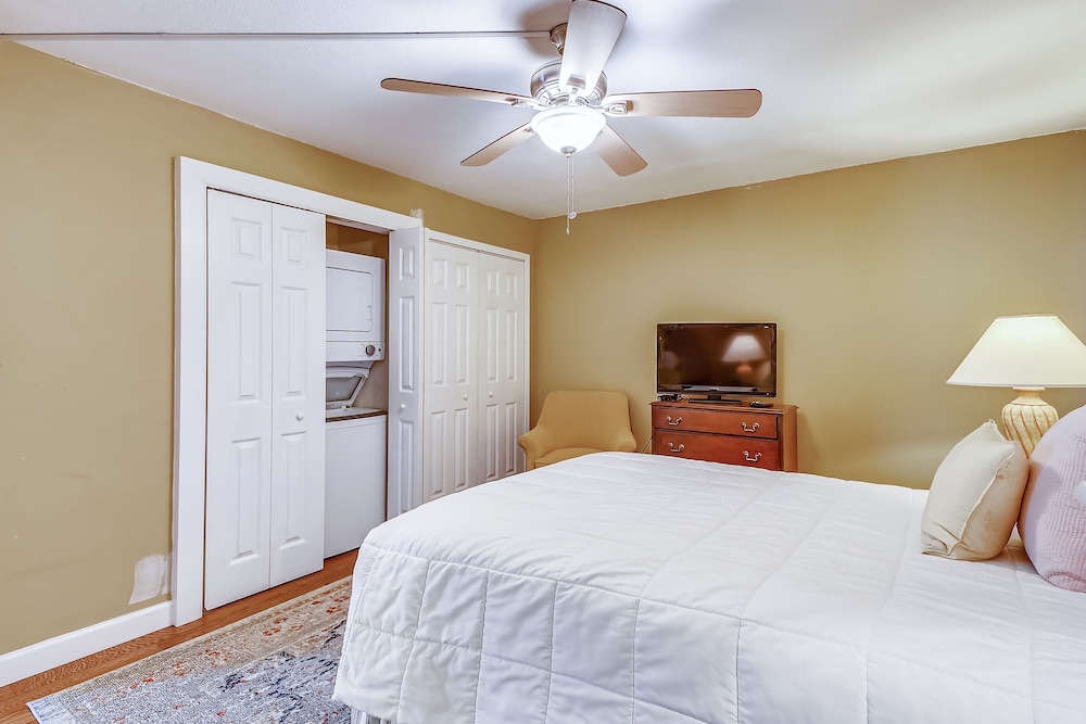 Condo, 2 Bedrooms photo 2