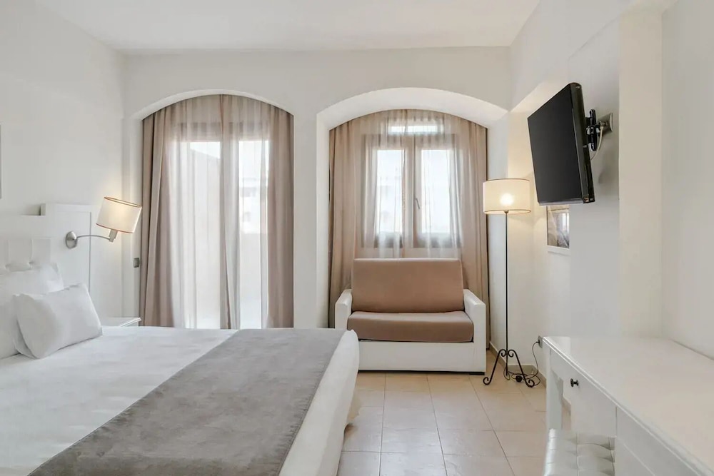 Double or Twin Room, Partial Sea View (2 Adults + 1 Child) - Photo 1