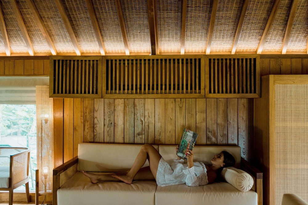 Deluxe Suite with Hot Tub and Free Scheduled Activities - Photo 10